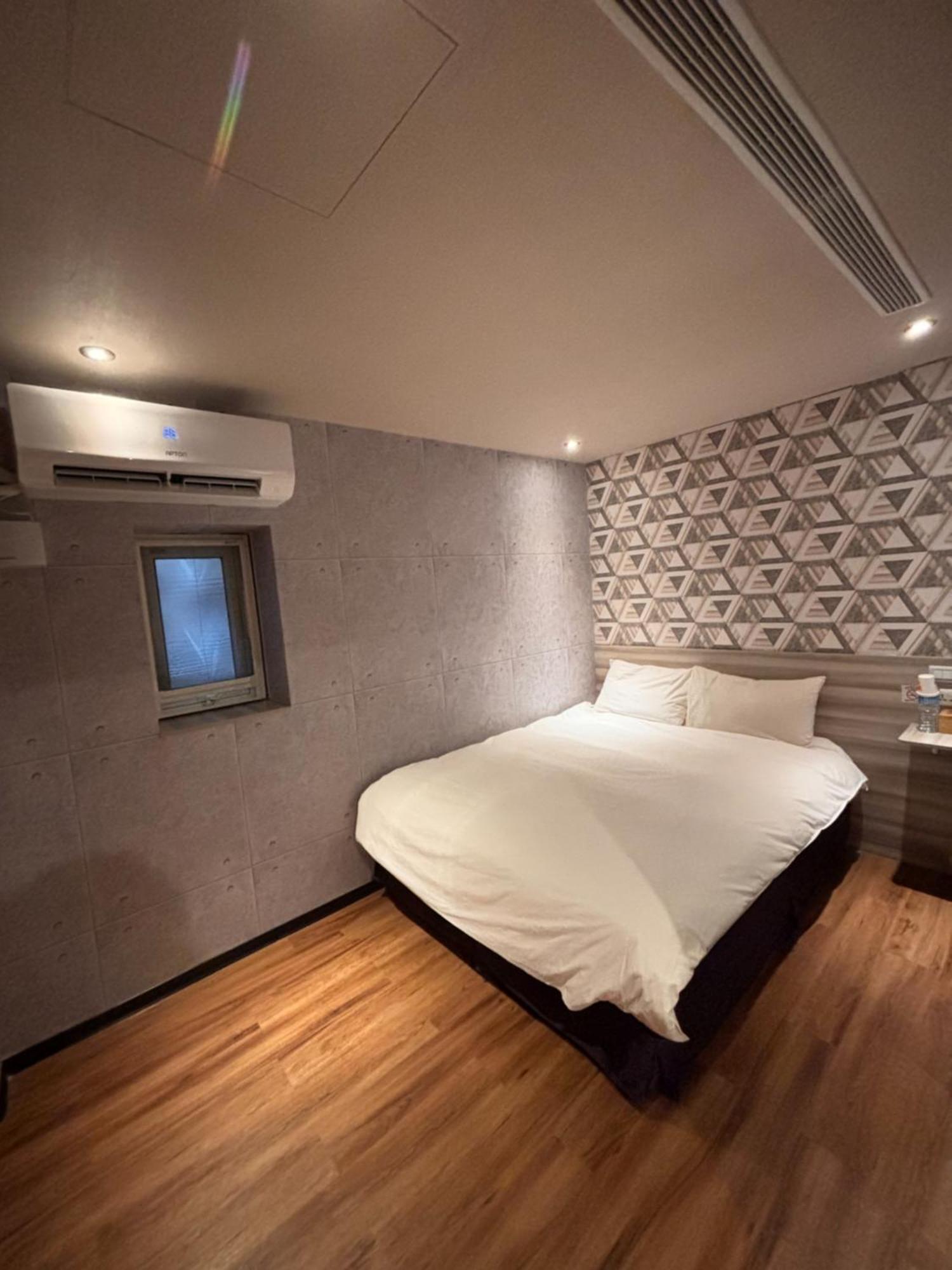 Smile Comma Taipei Exterior foto